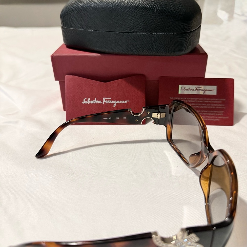 Salvatore Ferragamo Luxury Sunglasses SF642SR Made in Italy with Certificate - Picture 4 of 11